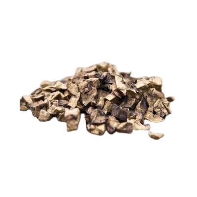 Eine unregelmäßige Ansammlung von kleinen, groben, hellbraunen bis dunklen Stückchen, die auf einer transparenten Fläche liegen.