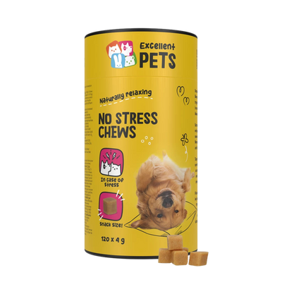 Runde Dose mit gelbem Etikett, beschriftet mit 'Excellent PETS', 'NO STRESS SOFT CHEWS' und '120 x 4 g'. Abgebildeter Hund auf einem Kissen.