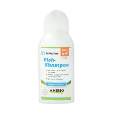 Weiße Flasche Anibio Melaflon Floh-Shampoo mild 250 ml mit grün-weißem Etikett, geeignet bei Flöhen, Läusen, Zecken und Milben, pH-neutral, entfernt Gerüche und pflegt das Fell.