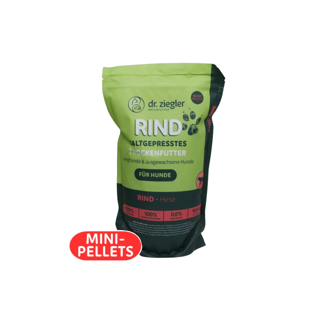 Grün-schwarze Verpackung von dr. ziegler mit der Aufschrift 'RIND KALTGEPRESSTES TROCKENFUTTER' für Hunde, mit rotem Aufkleber 'MINI-PELLETS'.