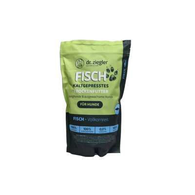 Grüne Tüte mit schwarzem Etikett für Dr. Ziegler's kaltgepresstes Trockenfutter für Junghunde und ausgewachsene Hunde, Fisch & Vollkornreis, 1 kg.