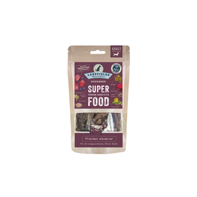 Verpackung von Lakefields Superfood für Hunde, 130g. Violette Tüte mit Bildern von Weiderind, Kräutern und dem Text 'MINI Adult'.