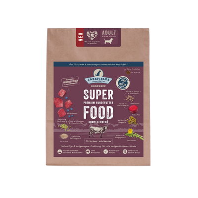 Verpackung von Lakefields Superfood für Hunde, 1 kg. Violette Tüte mit Bildern von Weiderind, Kräutern und dem Text 'NEU' und 'MINI Adult'.