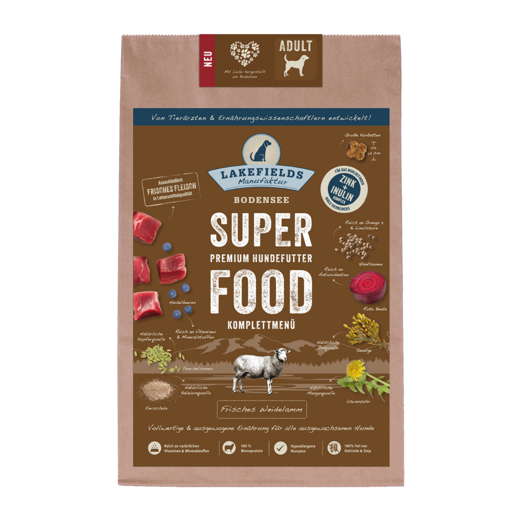 Verpackung von Lakefields Superfood für Hunde, 2.5 kg. BrauneTüte mit Bildern von Weidelamm, Kräutern und dem Text 'NEU' und 'Adult'.