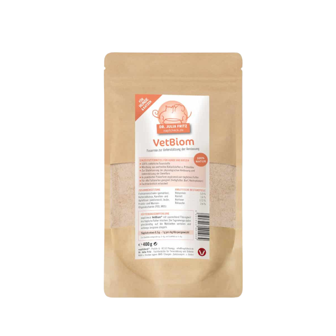 Verpackung von VetBiom, 400g, mit beige-farbenem Beutel. Vorderseite zeigt den Produktnamen 'VetBiom', Hersteller 'Dr. Julia Fritz' und Nährwertangaben.