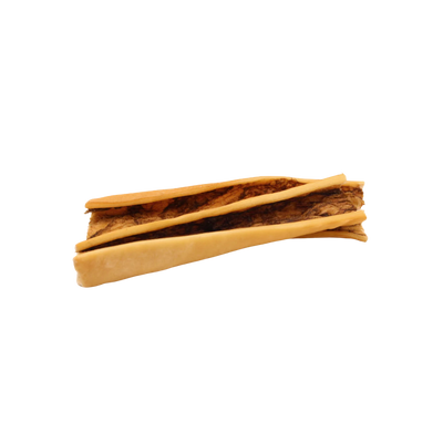 Getrocknete Pferdehaut in länglicher, flacher Form mit unregelmäßiger Oberfläche