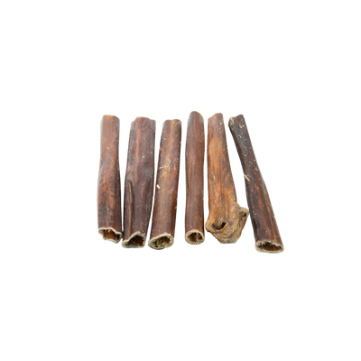 Sechs getrocknete, röhrenförmige Rinderschlundstücke in unterschiedlicher Länge und Dicke