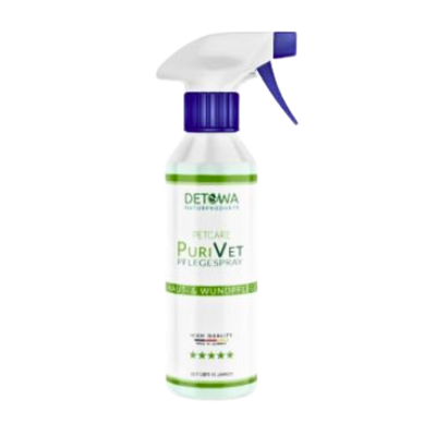 Weißes Sprühflasche mit blauem Sprühkopf, beschriftet mit 'Detowa Naturprodukte', 'PuriVet Pflegespray', 'Haut & Wundpflege' und fünf Sternen.