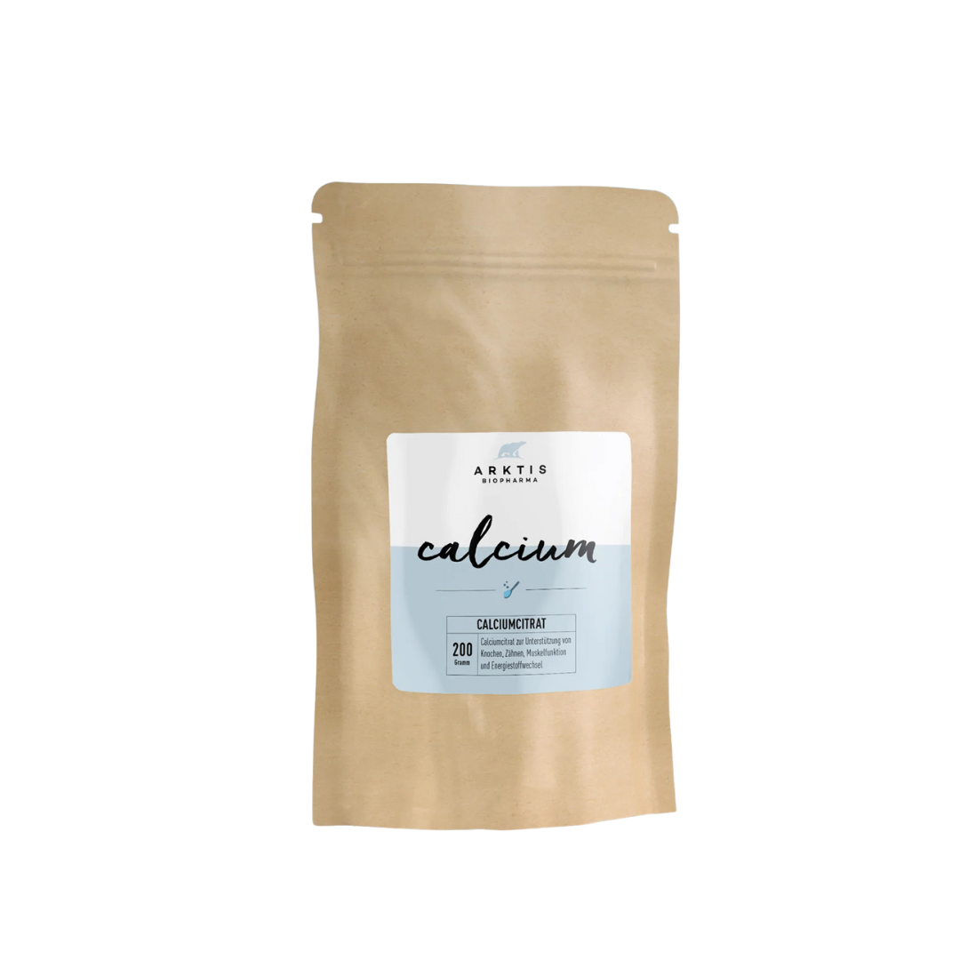 Braune Verpackung mit einem weißen Etikett, auf dem 'calcium' und 'CALCIUMCITRAT' in schwarzer Schrift steht. Inhalt: 200g.