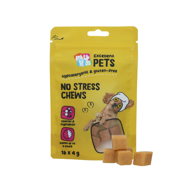 Gelbe Verpackung, beschriftet mit 'Excellent PETS', 'NO STRESS SOFT CHEWS' und '16 x 4 g'. Abgebildeter Hund auf einem Kissen.
