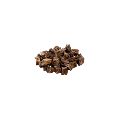 Braune, unregelmäßig geformte Würfel aus getrocknetem Material, Pferdelunge als Tierfutter.