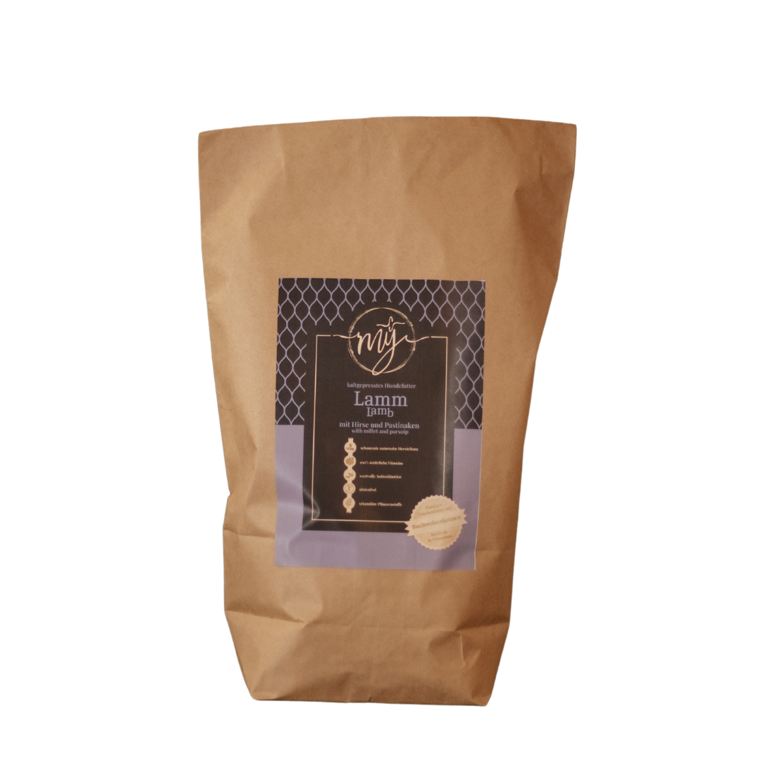 Braune Papiertüte, Etikett mit Muster Marke MY, Lamm mit Hirse und Patinake.
