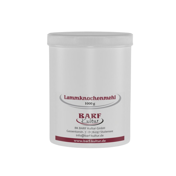 Runder Behälter mit weißem Deckel, beschriftet mit 'Lammknochenmehl 1000 g' und dem Logo 'BARF Kultur'.