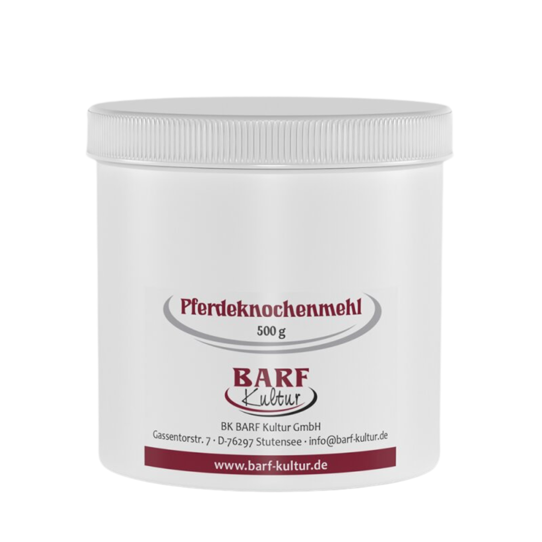 Runder Behälter mit weißem Deckel, beschriftet mit 'Pferdeknochenmehl 500 g' und dem Logo 'BARF Kultur'.
