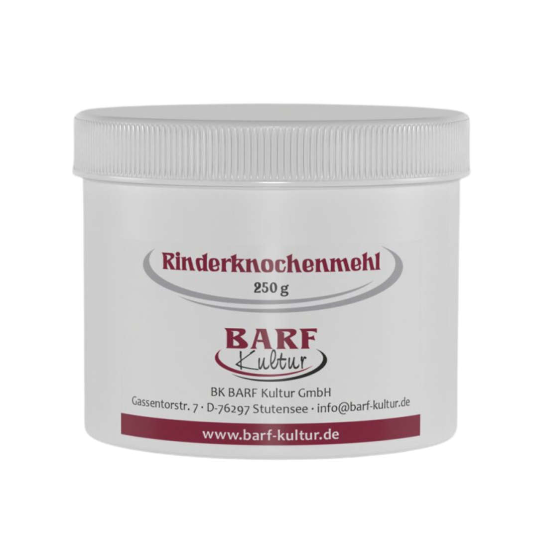 Runder Behälter mit weißem Deckel, beschriftet mit 'Rinderknochenmehl 250 g' und dem Logo 'BARF Kultur'.
