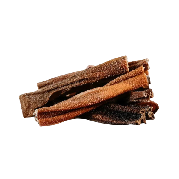 Getrocknete Lammpansen von Barfgold, gestapelt in einer unregelmäßigen Form, braune und orangefarbene Textur.