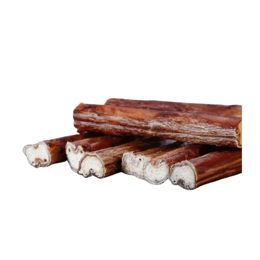 Fünf Ochsenziemer-Stücke, jeweils etwa 12 cm lang, aus getrocknetem Rinderhaut, in einer natürlichen Form mit sichtbaren Querschnitten.