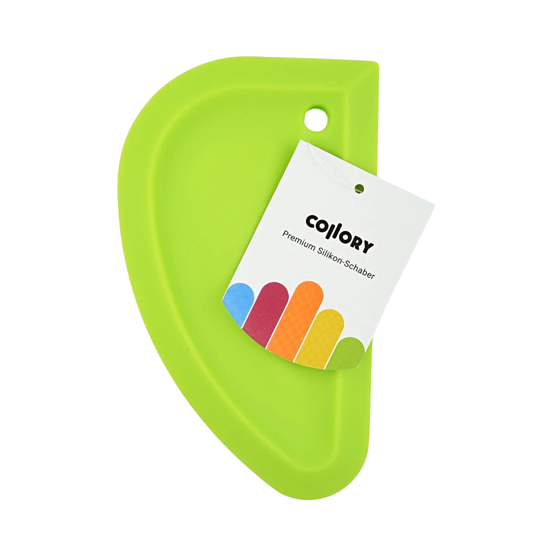 Neongrüner Silikonschaber in halbrunder Form mit Anhänger aus Papier mit dem Text 'COLLORY Premium Silikon-Schaber'.