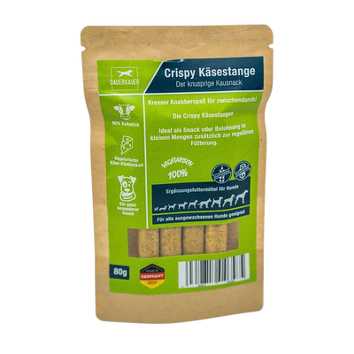 Verpackung der Crispy Käse-Stange von Dauerbäcker, 80g. Vorderseite zeigt grüne und blaue Schrift mit Informationen über den Snack für Hunde.