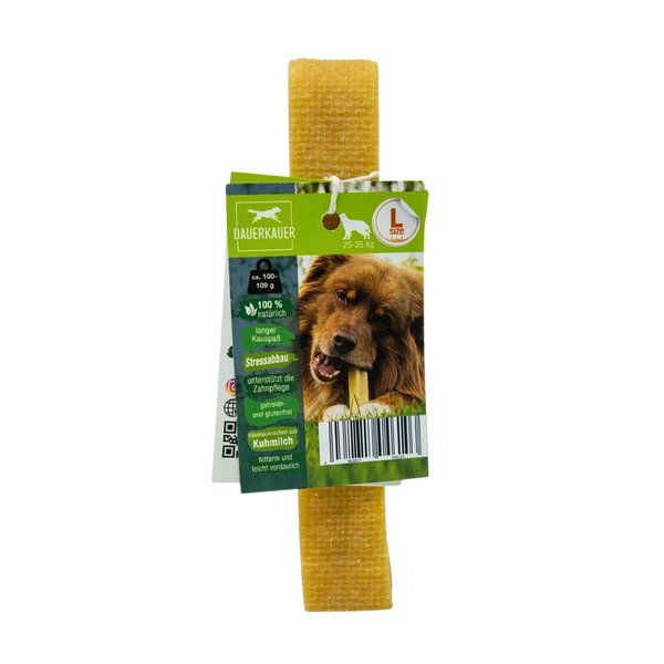 Gelber Hundekauartikel mit einer grünen Verpackung. Auf der Verpackung ist ein Hund mit einem Kauknochen abgebildet - Size L. Sichtbarer Barcode.