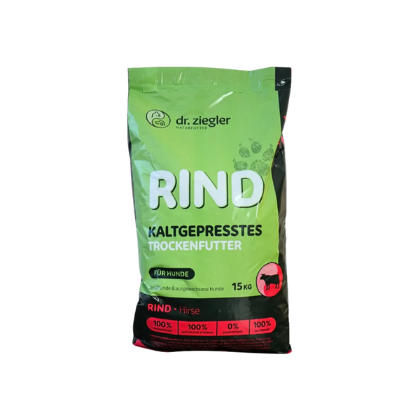 Grüne Verpackung mit der Aufschrift 'dr. ziegler NATURFUTTER RIND KALTGEPRESSTES TROCKENFUTTER FÜR HUNDE 15 KG' und Symbol eines Hundes