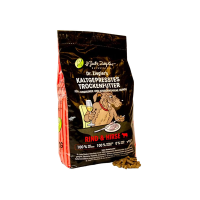 Schwarzer Futterbeutel mit Aufschrift 'dr. ziegler NATURFUTTER RIND KALTGEPRESSTES TROCKENFUTTER für Hunde' und Symbolen von Pfoten und Hund.