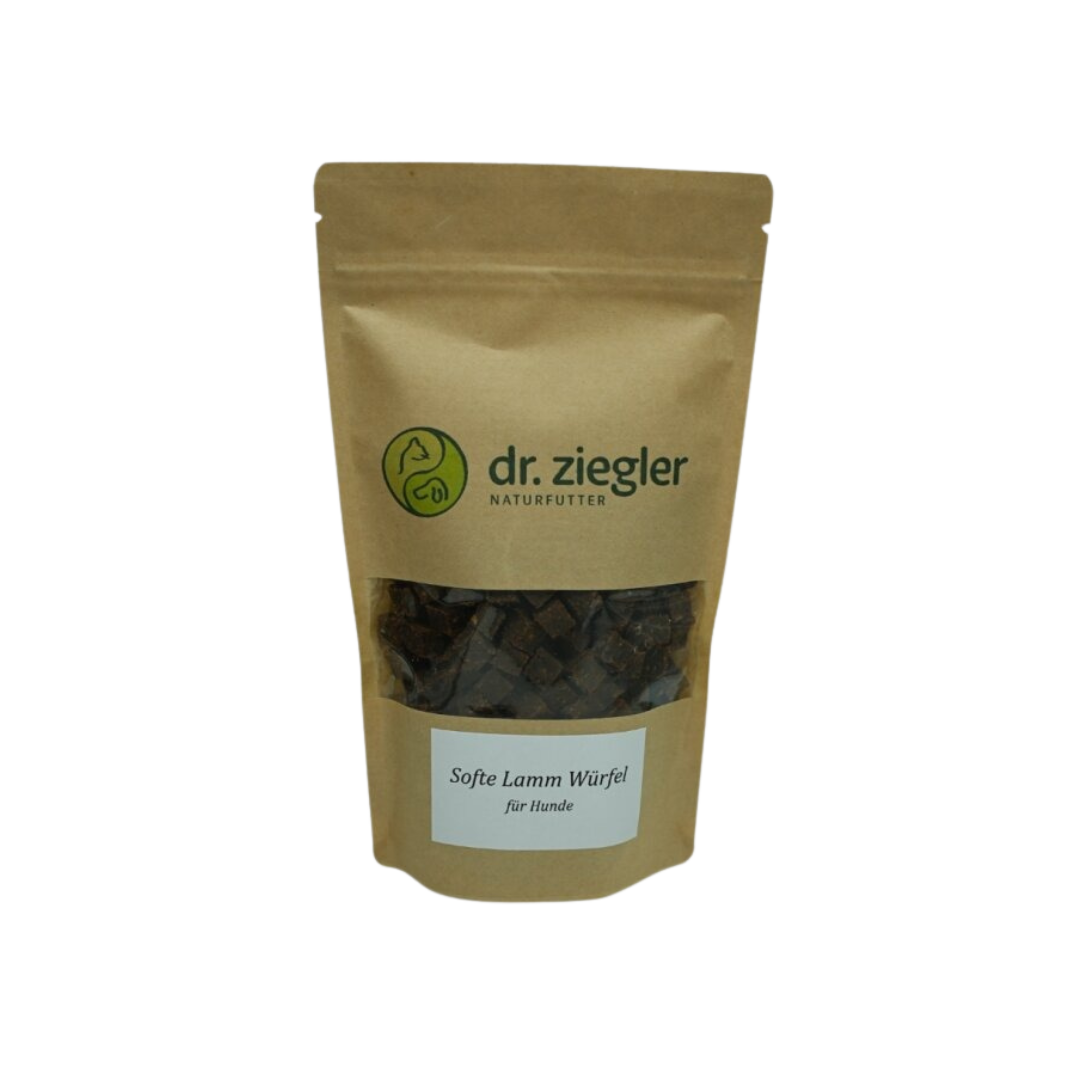 Braune Verpackung mit Sichtfenster, Marke 'dr. ziegler Naturfutter', Produktname 'Seyte Lamm Würfel für Hunde'