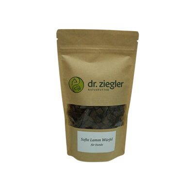 Braune Verpackung mit Sichtfenster, Marke 'dr. ziegler Naturfutter', Produktname 'Seyte Lamm Würfel für Hunde'