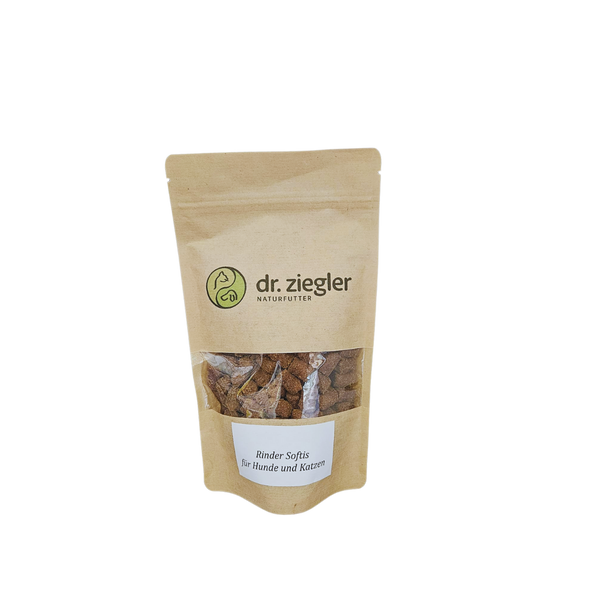Verpackung von 'dr. ziegler NATURFUTTER' mit Rinder Softis für Hunde und Katzen. Braune Tüte mit transparentem Fenster, das die Snacks zeigt.