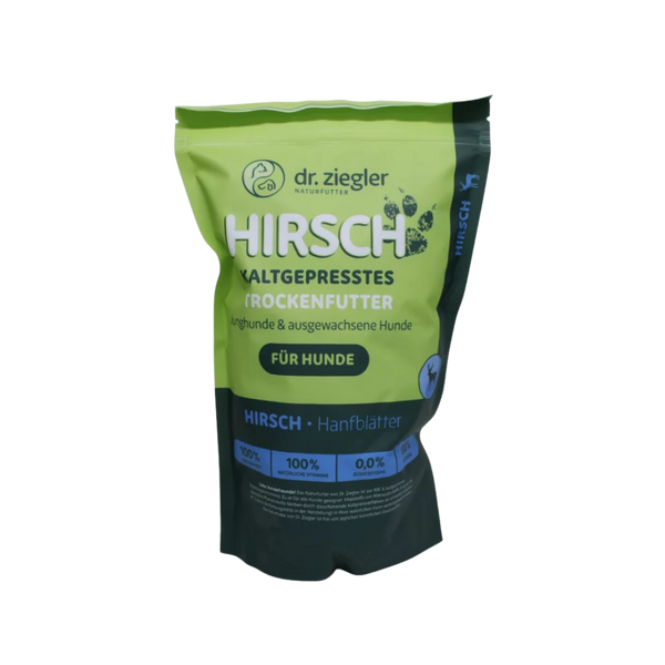 Grün-schwarze Verpackung von dr. ziegler Naturfutter mit der Aufschrift 'HIRSCH KALTGEPRESSTES TROCKENFUTTER für Hunde' und Zusatz 'HIRSCH + Hanfblätter'.