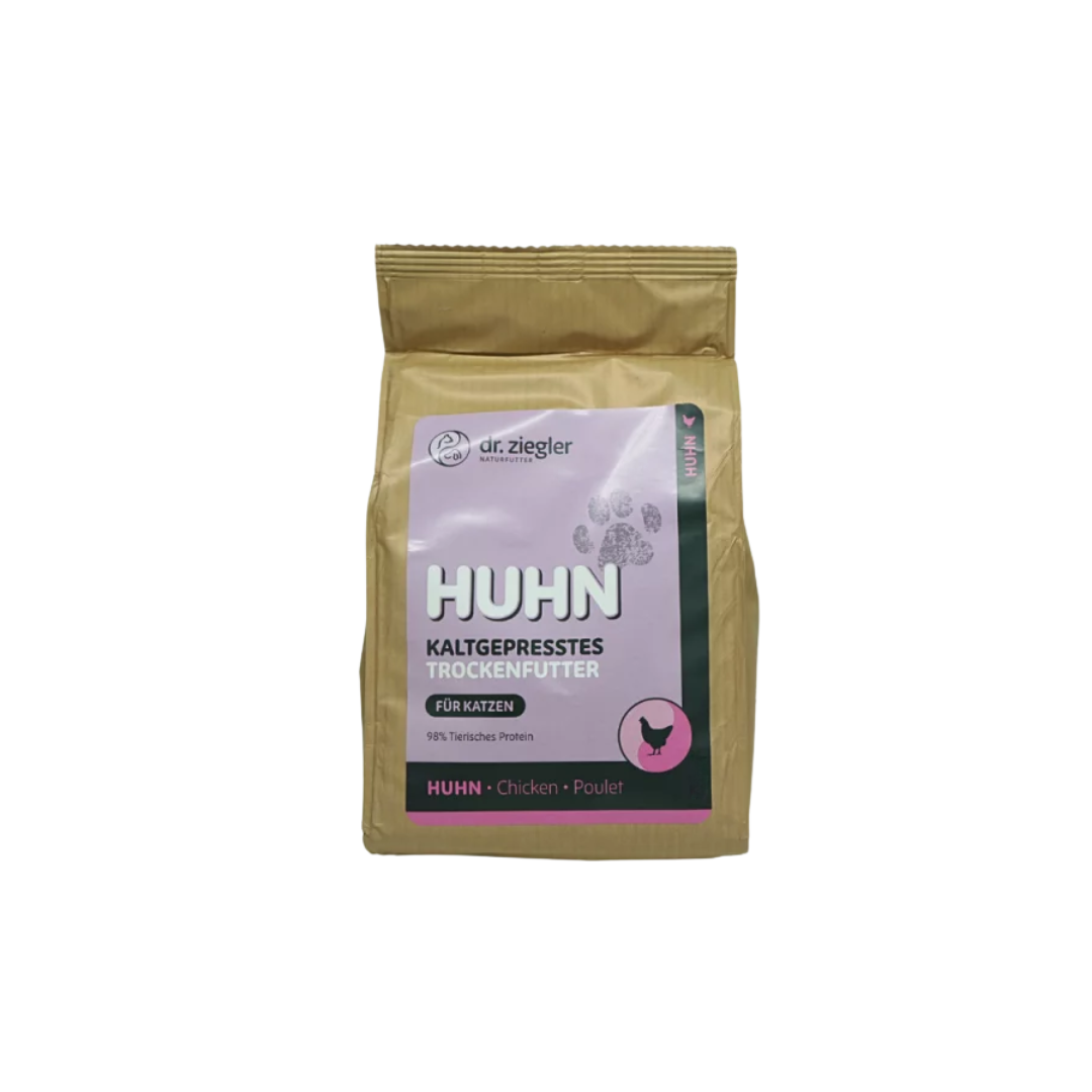 Braune Verpackung mit Aufschrift 'dr. ziegler NATURKOST', 'HUHN KALTGEPRESSTES TROCKENFUTTER FÜR KATZEN', Symbol einer Henne