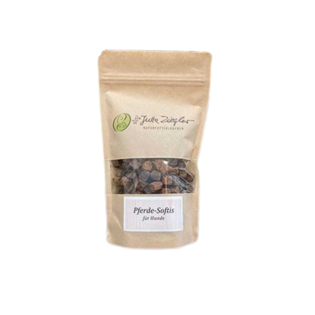 Braune Papiertüte mit transparentem Fenster, beschriftet mit 'Pferde-Softis für Hunde' und dem Logo von 'Jutta Ziegler Naturfuttermittel'.
