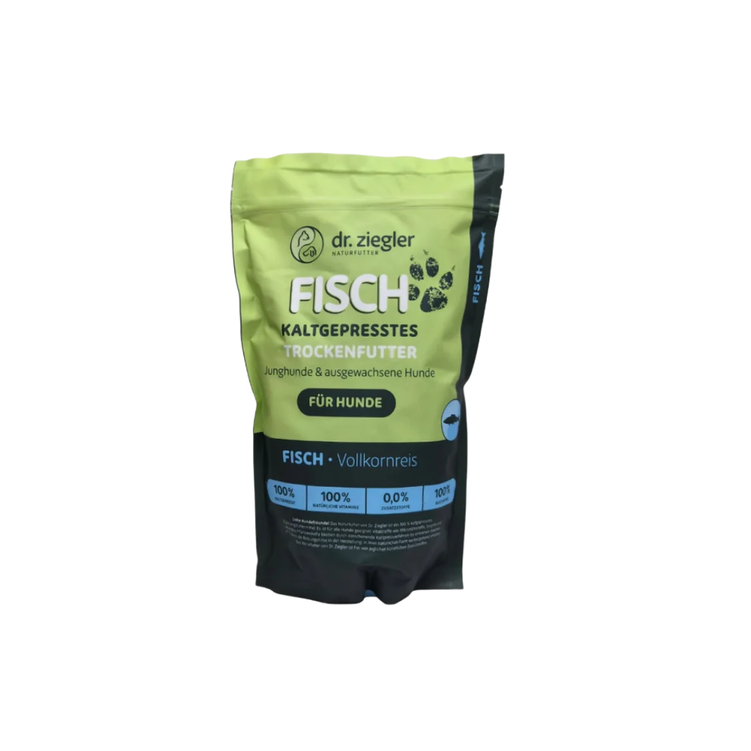 Grüne Tüte mit schwarzem Etikett für Dr. Ziegler's kaltgepresstes Trockenfutter für Junghunde und ausgewachsene Hunde, Fisch & Vollkornreis, 1 kg.