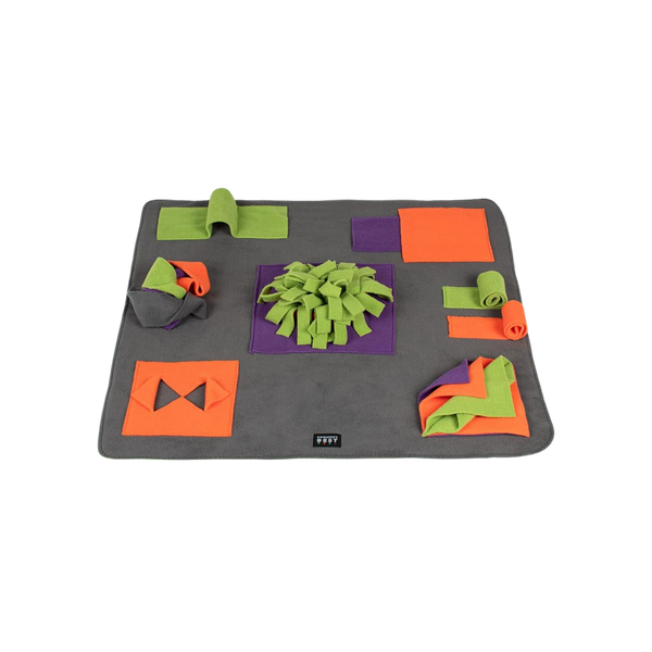 Futterpad aus grauem Stoff mit verschiedenen bunten Textilformen in Orange, Grün und Lila. Enthält mehrere Falt- und Versteckmöglichkeiten für Futter.