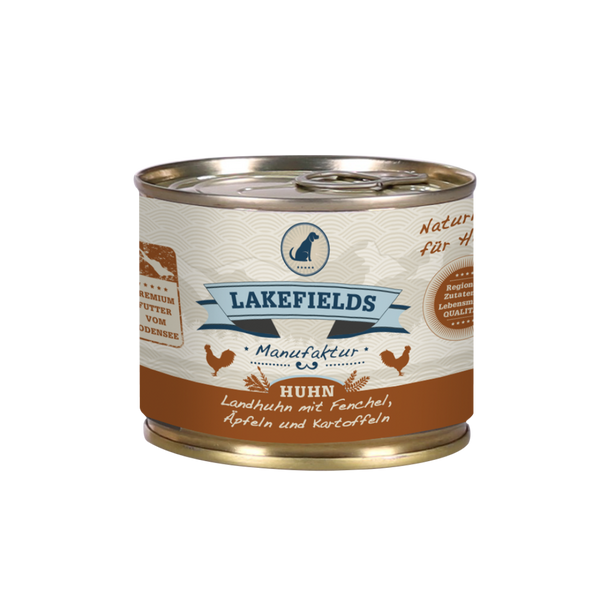 Runde Dose mit dem Etikett 'LAKEFIELDS', Inhalt: Landhuhn mit Fenchel, Äpfeln und Kartoffeln. Die Dose hat einen metallischen Glanz und eine braune Farbfläche.