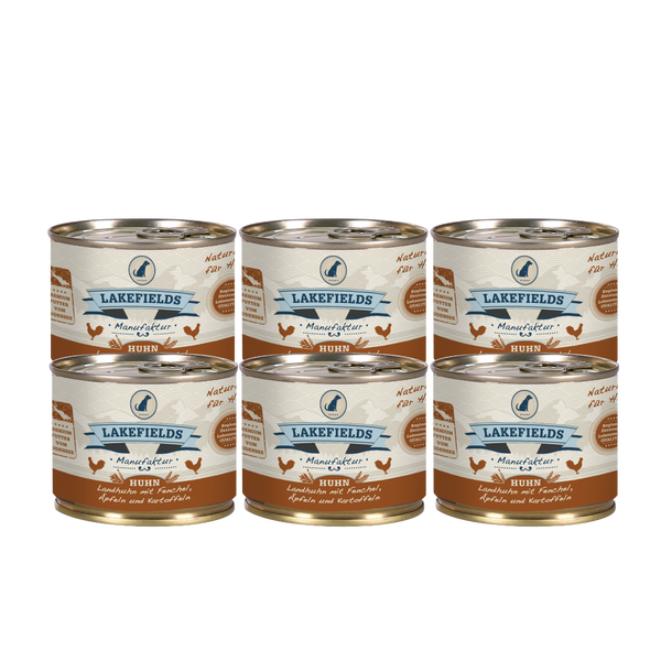 Sechs Runde Dosen mit dem Etikett 'LAKEFIELDS', Inhalt: Landhuhn mit Fenchel, Äpfeln und Kartoffeln. Die Dose hat einen metallischen Glanz und eine braune Farbfläche.