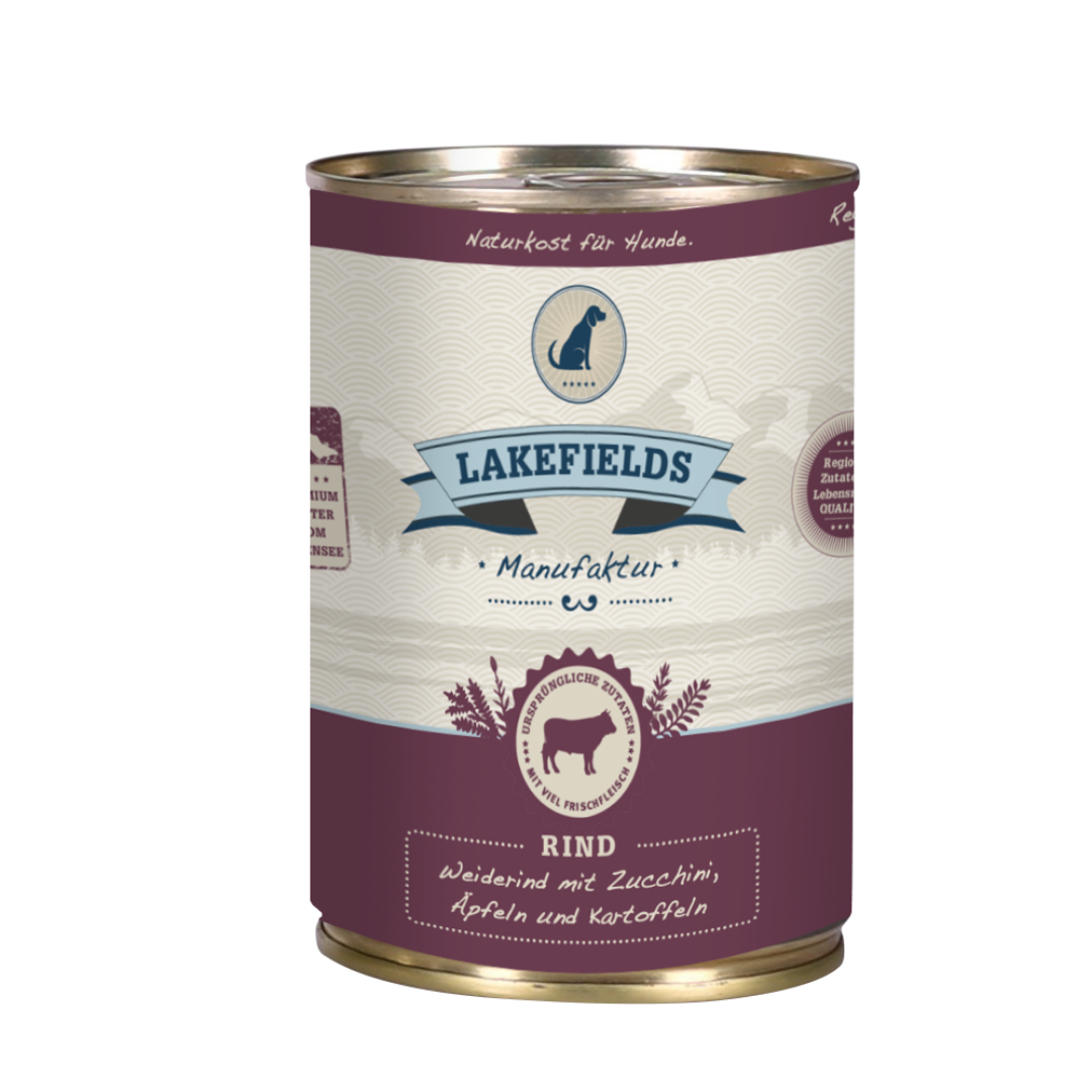 Runde Dose mit dem Etikett 'LAKEFIELDS', Inhalt: Weiderind mit Zucchini, Äpfelnund Kartoffeln. Die Dose hat einen metallischen Glanz und violetter Farbfläche.