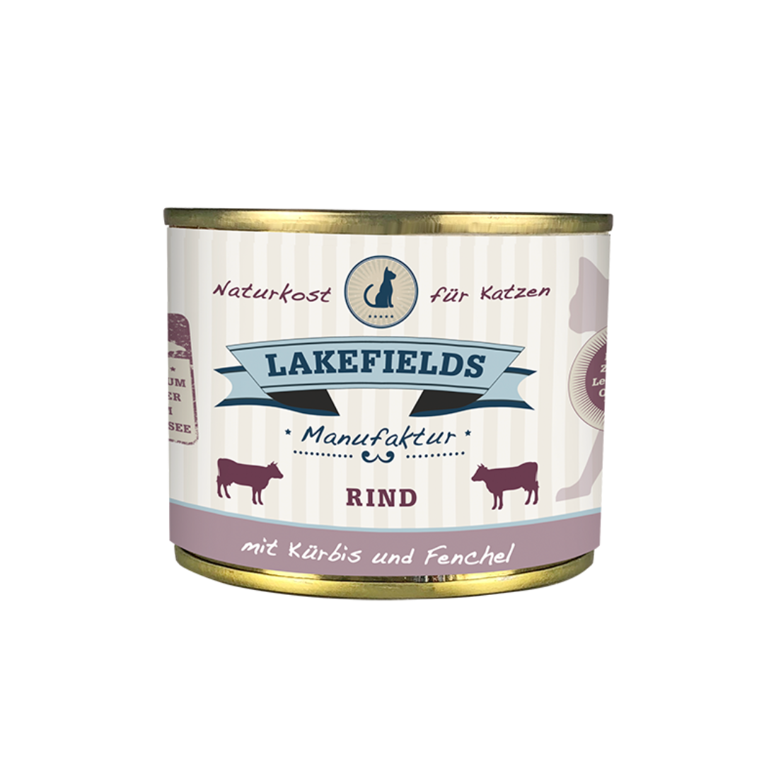 Runde Dose mit dem Etikett 'LAKEFIELDS', Inhalt: Rind mit Fenchel, Kürbis. Die Dose hat einen metallischen Glanz und eine violette Farbfläche.