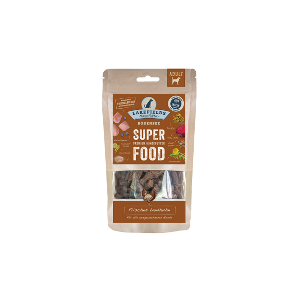 Verpackung von Lakefields Superfood für Hunde, 130g. Braune Tüte mit Bildern von Hühnerfleischstücken, Kräutern und dem Text ADULT.
