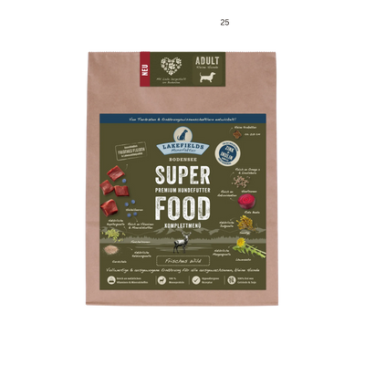 Verpackung von Lakefields Superfood für Hunde, 1 kg. Grüne Tüte mit Bildern von Wild, Kräutern und dem Text 'NEU' und 'MINI Adult'.