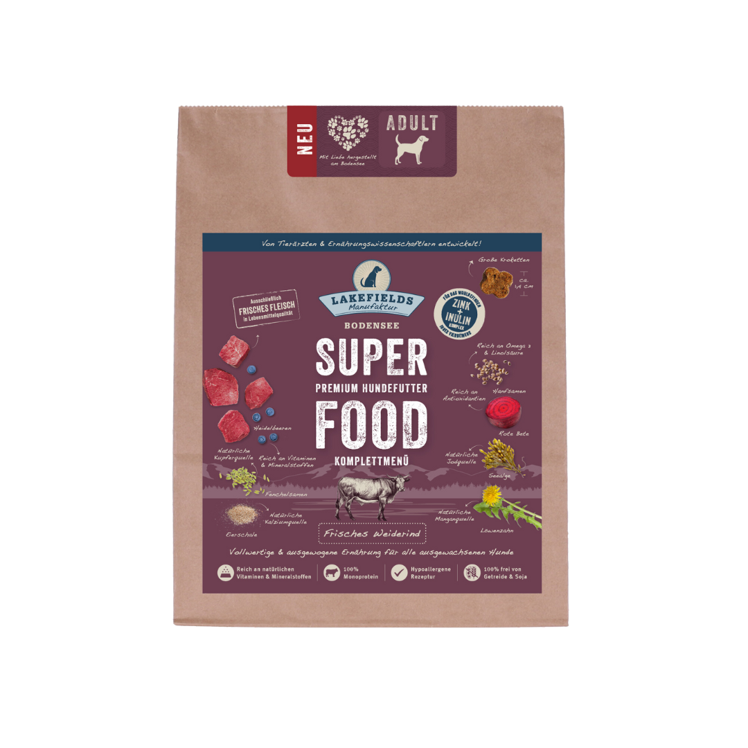 Verpackung von Lakefields Superfood für Hunde, 1 kg. Violette Tüte mit Bildern von Weiderind, Kräutern und dem Text 'NEU' und 'Adult'.