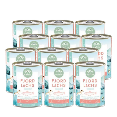Zwölf Runddosen mit dem Produktnamen 'FJORD LACHS' von naftie. Enthält Quinoa, Karotten und Oregano. Abgebildet sind ein Hund und eine Landschaft mit Bergen und Wasser.