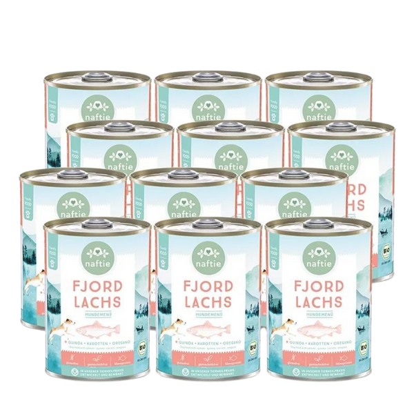 Zwölf Runddosen mit dem Produktnamen 'FJORD LACHS' von naftie. Enthält Quinoa, Karotten und Oregano. Abgebildet sind ein Hund und eine Landschaft mit Bergen und Wasser.