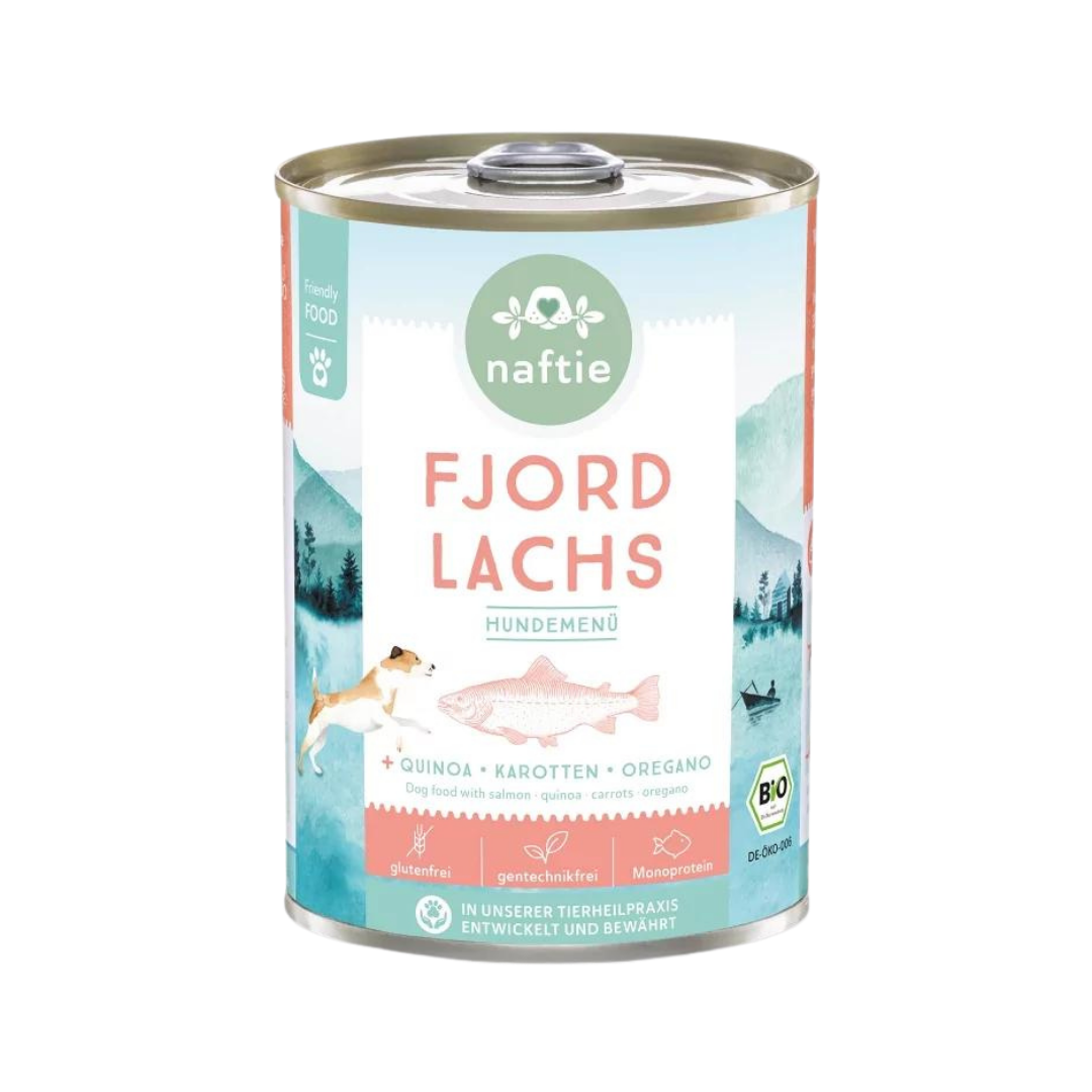 Runddose mit dem Produktnamen 'FJORD LACHS' von naftie. Enthält Quinoa, Karotten und Oregano. Abgebildet sind ein Hund und eine Landschaft mit Bergen und Wasser.