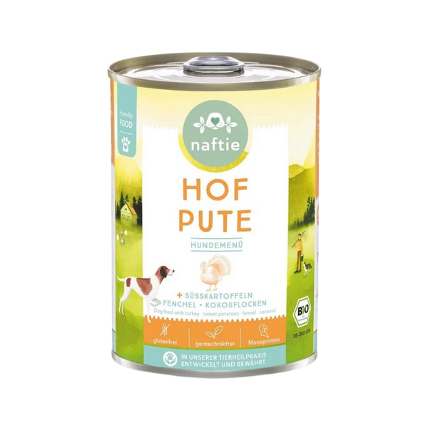 Dose mit Bio-Hundefutter von naftie, 400g, mit Abbildung eines Hundes und Landschaft im Hintergrund. Aufschrift: 'HOF PUTE HUNDEMENÜ.