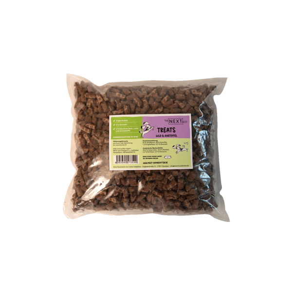 Transparente Verpackung mit 500 g Treats von der Marke 'NEXT'. Die Treats haben eine unregelmäßige Form und sind braun. Auf der Vorderseite befindet sich ein Etikett mit Produktinformationen.