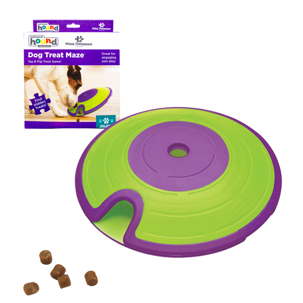 Grün, violetter schalenförmiger Behälter mit Deckel um Futter zu verstecken. Fünf runde Kroketten links. Marke Nina Ottossson-Dog-Traet-Maze
