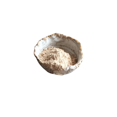 Schale aus Keramik mit unregelmäßigem Rand und goldfarbener Verzierung, gefüllt mit feinem, hellbraunem Pulver.