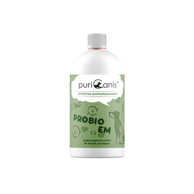 Weiße Flasche mit grünem Etikett, Aufschrift 'puriCanis effektive Mikroorganismen PROBIO EM Ergänzungsfuttermittel für Hunde und Katzen', Zeichnungen von Hund, Katze und Mikroorganismen