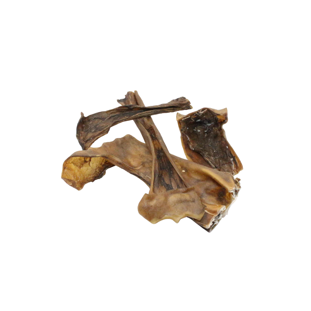 Getrocknete Hirschhautstücke in unregelmäßiger Form